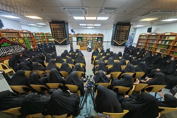 المرجع اليعقوبي: المرأة تستطيع أن تكون مثالاً وأسوةً حسنةً
