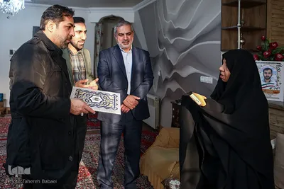 دیدار نمایندگان جامعه قرآنی با خانواده شهید حسین امیدواری