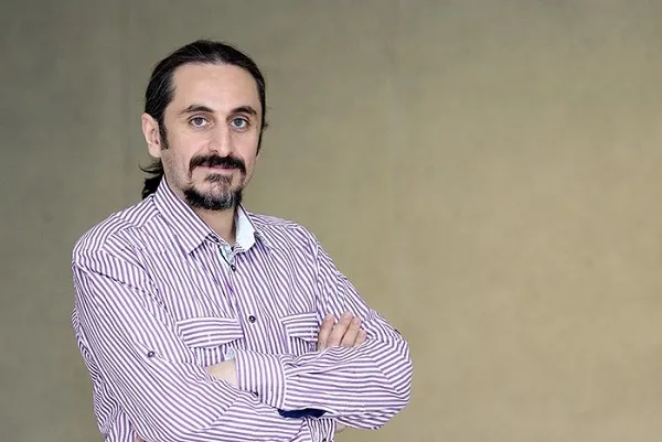 لزوم پرهیز از نگاه شعاری و مواجهه منطقی با پدیده‌های اجتماعی در تئاتر دفاع مقدس