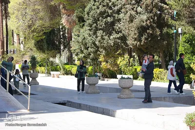 بازدید مسافران نوروزی از کاخ چهلستون اصفهان