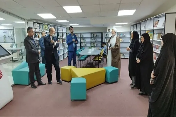 بازدید نمایندگان منتخب مردم قم در مجلس شورای اسلامی از کتابخانه مرکزی استان
