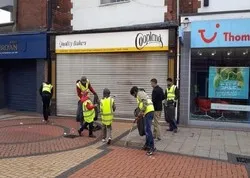 Participation des musulmans au nettoyage de 250 rues en Angleterre