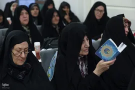 کمیل با شکوه زائران ایرانی در کنار حرم نبوی(ص)