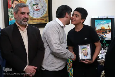 دیدار هفتگی نمایندگان جامعه قرآنی با خانواده شهید مدافع حرم «تقی ارغوانی»