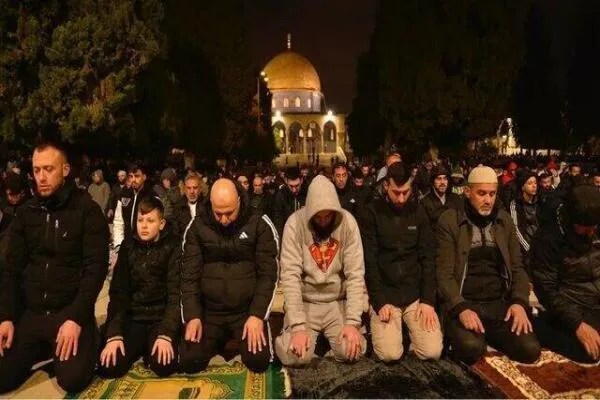 Masjid Al-Aqsa Dipenuhi Jemaah Palestin pada Malam Pertama Ramadan