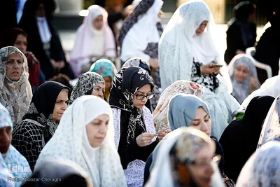 اقامه نماز عیدسعید فطر در امام زادگان پنج تن(ع) لویزان