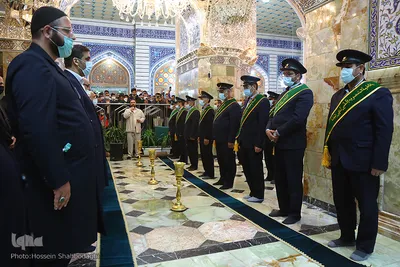 Heiliger Schrein von Fatima Masuma (s.a.) mit Blumen geschmückt