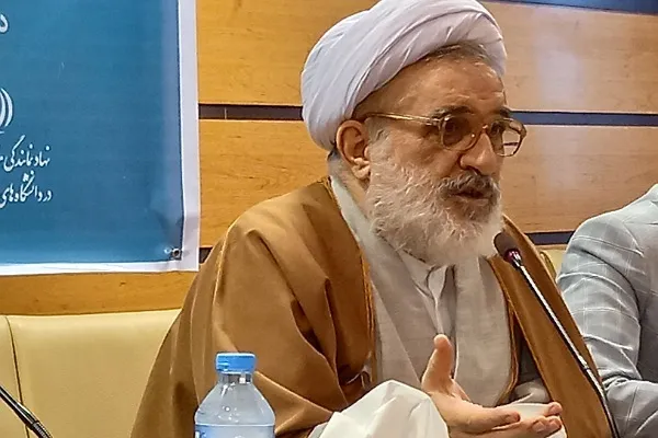 دانشجویان حلقه‌های میانی بین حاکمیت و مردم هستند