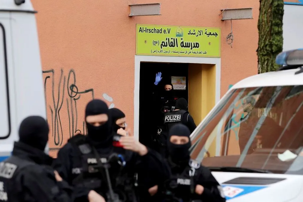 Germania obbedisce a Israele: “Hezbollah gruppo terroristico”