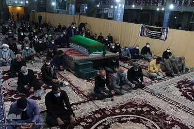 وداع مردم نی‌ریز با پیکر آیت‌الله فقیه