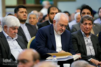 محمود هاشمی، محمدجواد ظریف و محمد هاشمی در همایش عبور از بحران و توسعه ایران