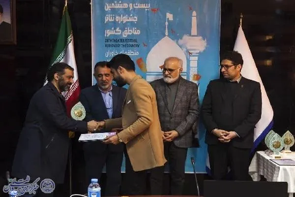 راه یابی نمایش خیابانی «مغزهای کادوپیچ شده» از مازندران به چهل و‌ دومین جشنواره بین المللی تئاتر فجر