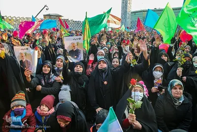 Teheraner feiern Geburtstag von Fatima Zahra (s.a.)