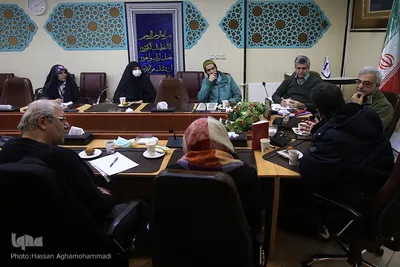 نشست نقد و بررسی کتاب «من و آقای همسایه»