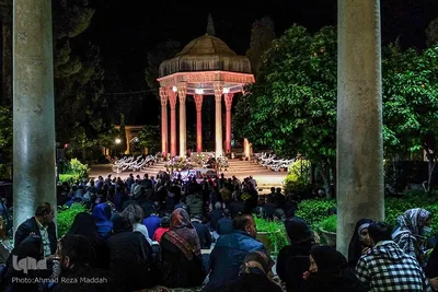 قرار بندگی؛ احیای شب ۲۱ رمضان در جوار آرامگاه حافظ