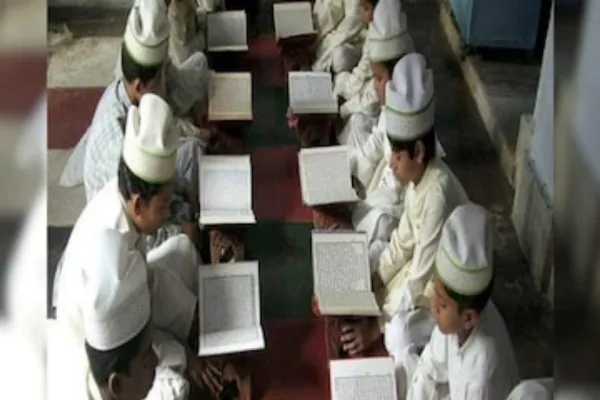 غیر تسلیم شدہ مدرسوں کا سروے کرائے گی یوپی حکومت، بورڈ کے چار تجاویز کو انتظامیہ کی منظوری