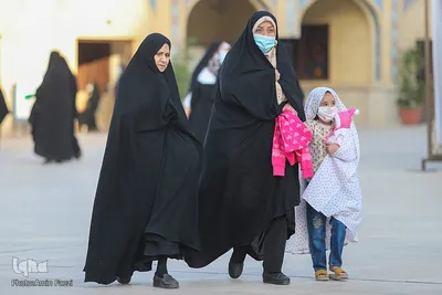 Fitr-Festgebet im Heiligen Schrein von Schah Tscheragh verrichtet