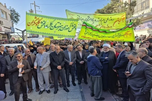 راهپیمایی ۱۳ آبان در سنندج آغاز شد