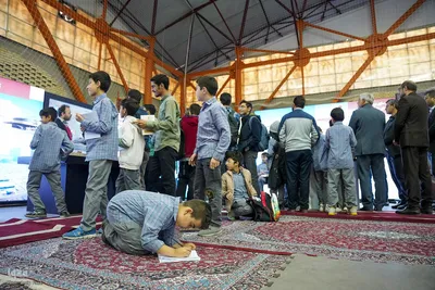بازدید جمعی از جهادگران جهاددانشگاهی فارس از «دستاوردهای صنعت هسته‌ای»‎
