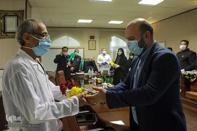 تقدیروتشکرازپزشکان و پرسنل  دارالشفا کوثرتوسط اداره نذورات وهدایای مردمی
