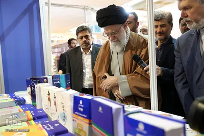 بازدید رهبر انقلاب اسلامی از نمایشگاه کتاب تهران