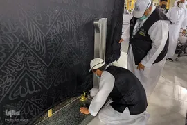  کعبه لباس احرام به تن کرد.