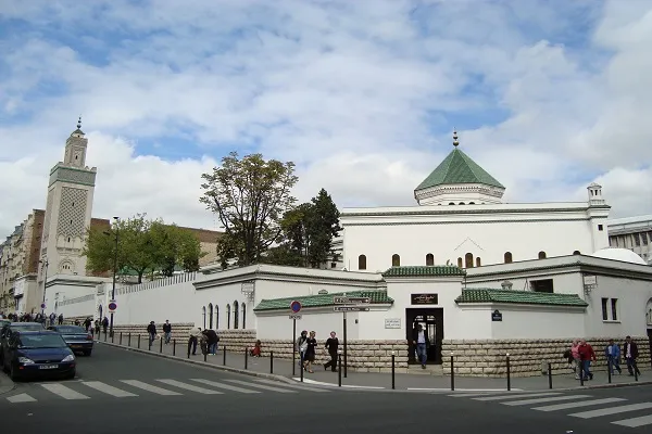 La Francia ispezionerà dozzine di moschee nei prossimi giorni