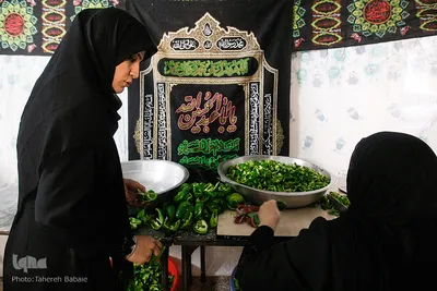 پخت و توزیع غذای نذری در روز اربعین حسینی
