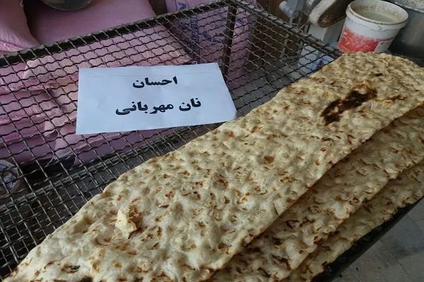 توزیع نان رایگان از محل موقوفه ماه‌رخسار وزیری در سنندج