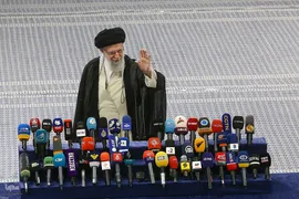 حضور رهبر معظم انقلاب در پای صندوق رأی انتخابات ریاست جمهوری