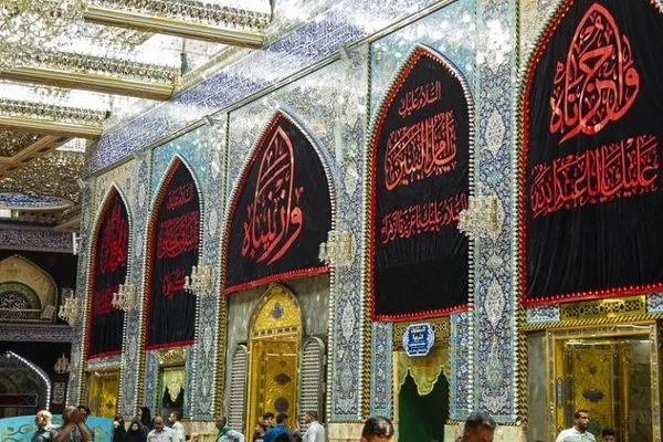 İmam Husəyn(ə)-ın pak zirehi qaraya bürünüb