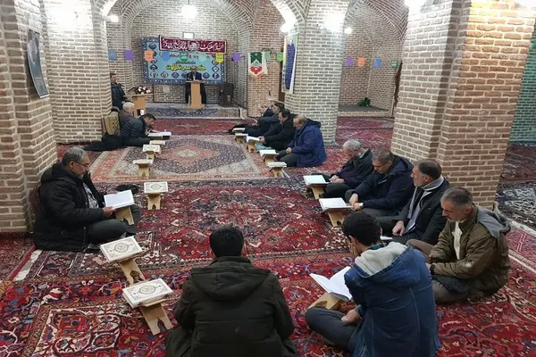 کرسی تلاوت در مسجد استاد و شاگرد تبریز