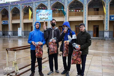 گلباران قبور شهدای حرم شاهچراغ (ع) به مناسبت آغاز دهه فجر‎‎