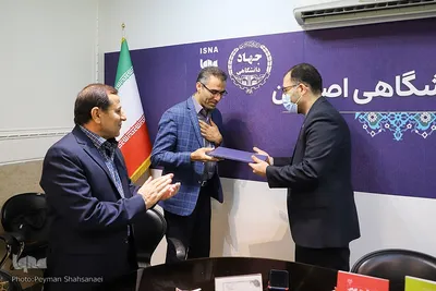 آیین تجلیل از نویسنده، داور و مترجم برتر سال ۱۴۰۰ جهاددانشگاهی واحد اصفهان