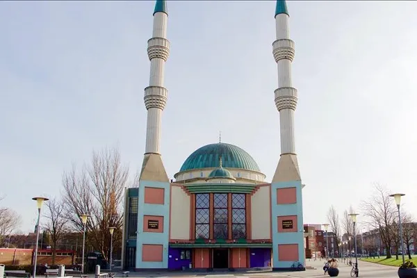 Hollanda'daki Müslümanlardan cami saldırılarına karşı güvenlik talebi