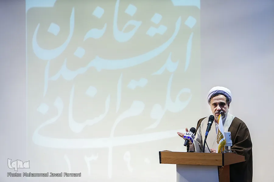 بار کسی نبود، اما یار همگان بود