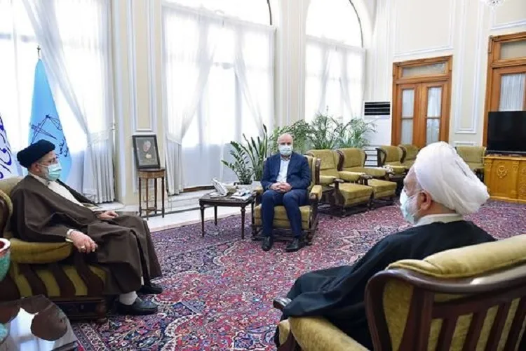 تأکید سران قوا بر اقدامات اجرایی جهت حل مشکلات اقتصادی