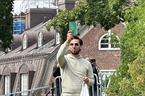 Deportasiya edilən Quran yandıran təxribatçı Momika Norveçə getdi