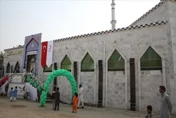 په پاکستان کې د یو ویجاړ شوې جومات بیا روغونه
