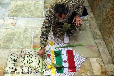 مراسم گلباران و عطرافشانی شهدای حرم مطهر شاهچراغ(ع)