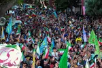 اجتماع عظیم «سلام فرمانده» مردم مومن و ولایت‌مدار زنجان در میدان انقلاب