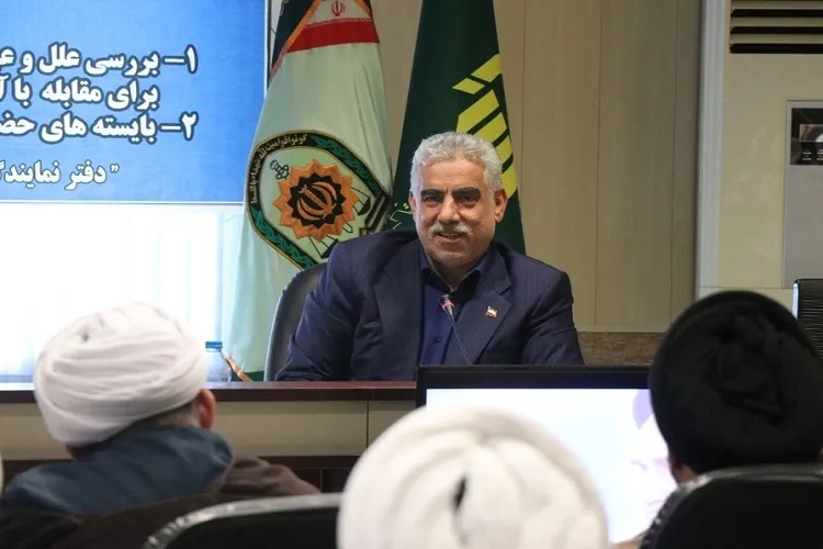 وحدت بین مسئولان و مردم موجب رشد جامعه می‌شود