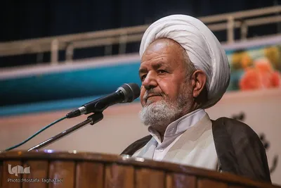 حجت الاسلام ولمسلمین سعیدی، رییس دفتر عقیدتی سیاسی فرماندهی کل قوا در همایش تجلیل از اساتید و مربیان آموزش قرآن کریم سازمان عقیدتی سیاسی ودجا