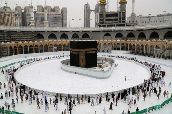 استقبال أولى طلائع المعتمرين الخارج في المدينة المنورة