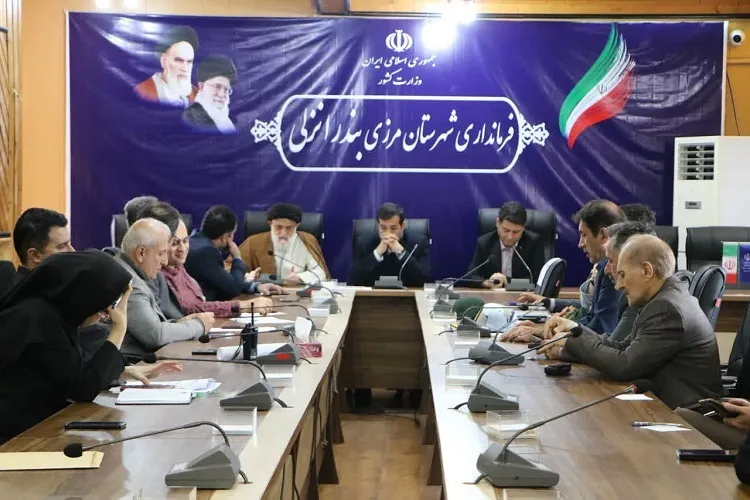 تدبر در آیات یکی از وظایف انسان نسبت به قرآن است