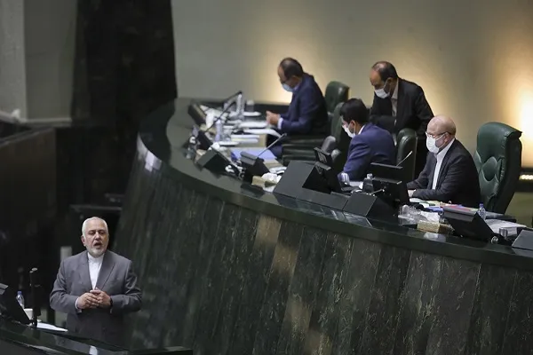 مجلس و خطر گرفتار شدن در دوگانه کاذب «انقلابی‌گری ـ اخلاق‌مداری»