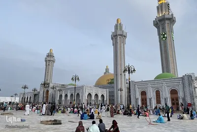مسجد مسالک الجنان (مسیری به سوی بهشت) بزرگترین مسجد غرب آفریقا در داکار، پایتخت سنگال
