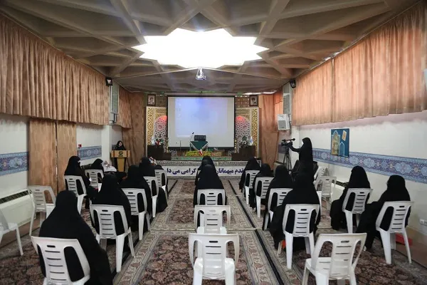 محافل معارفی برای آشنایی با زنان نقش‌آفرین در واقعه کربلا برگزار شد
