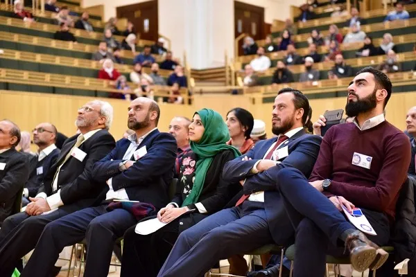 İngiltere camilere gençlerin cezbedilmesi konferansına ev sahipliği yaptı