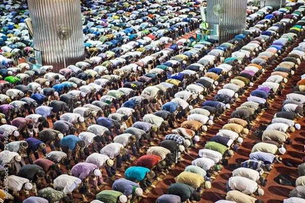 Largest Mosque in SE Asia Ready to Accommodate 250k Muslims for Eid Prayer